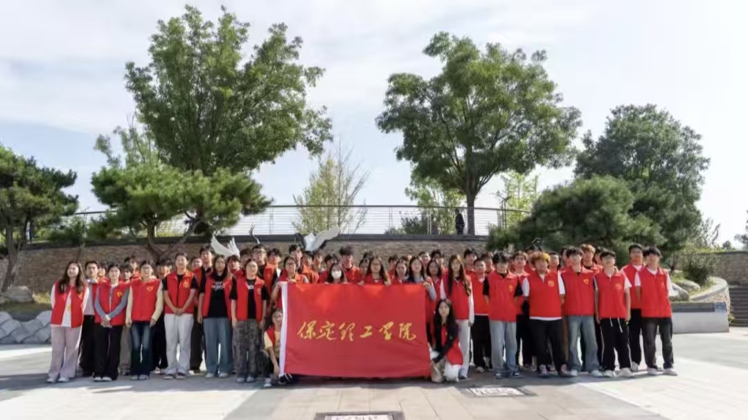 扮靓南湖景——必赢242net官网志愿者开展环境维护活动