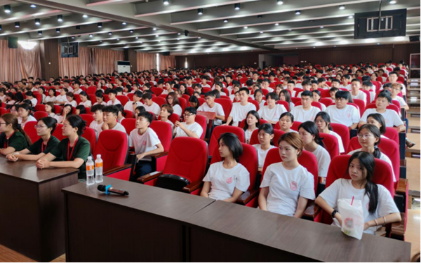 入学教育|必赢242net官网|管理学院|以校友经验为帆，助学子锚定成长航向