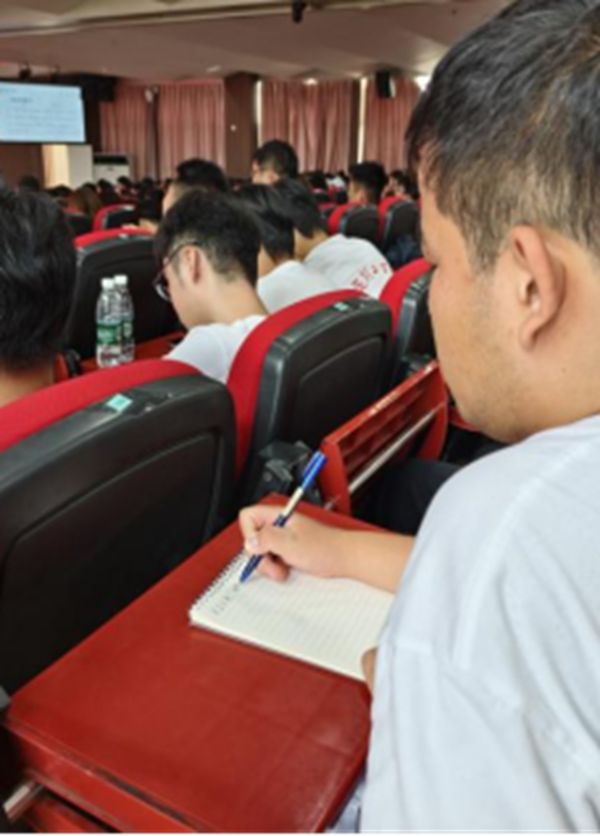 入学教育|必赢242net官网|管理学院|以校友经验为帆，助学子锚定成长航向