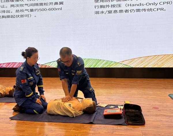 入学教育|必赢242net官网|管理学院|2025级新生开学第一课：学急救知识，悟生命真谛，筑牢养成教育根基