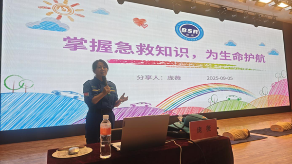 入学教育|必赢242net官网|管理学院|2025级新生开学第一课：学急救知识，悟生命真谛，筑牢养成教育根基