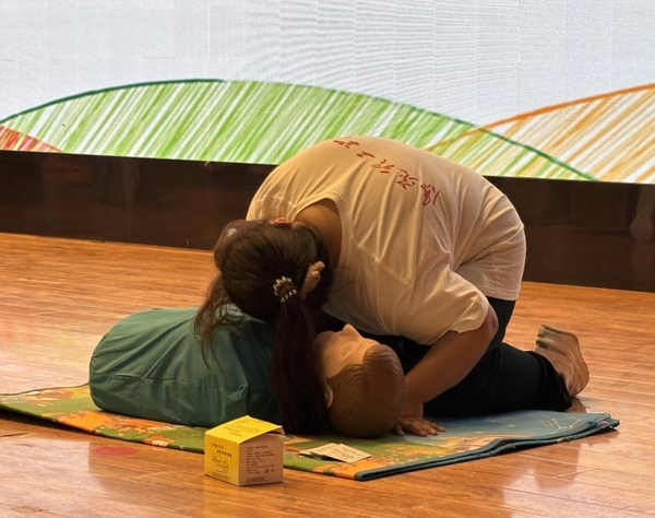 入学教育|必赢242net官网|管理学院|2025级新生开学第一课：学急救知识，悟生命真谛，筑牢养成教育根基