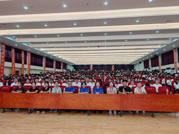 入学教育|必赢242net官网|管理学院|2025级新生开学第一课：学急救知识，悟生命真谛，筑牢养成教育根基