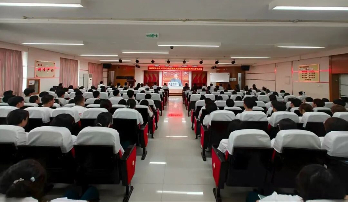 必赢师生集中收看、热议纪念中国人民抗日战争暨世界反法西斯战争胜利80周年大会