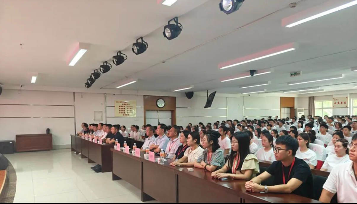 必赢师生集中收看、热议纪念中国人民抗日战争暨世界反法西斯战争胜利80周年大会