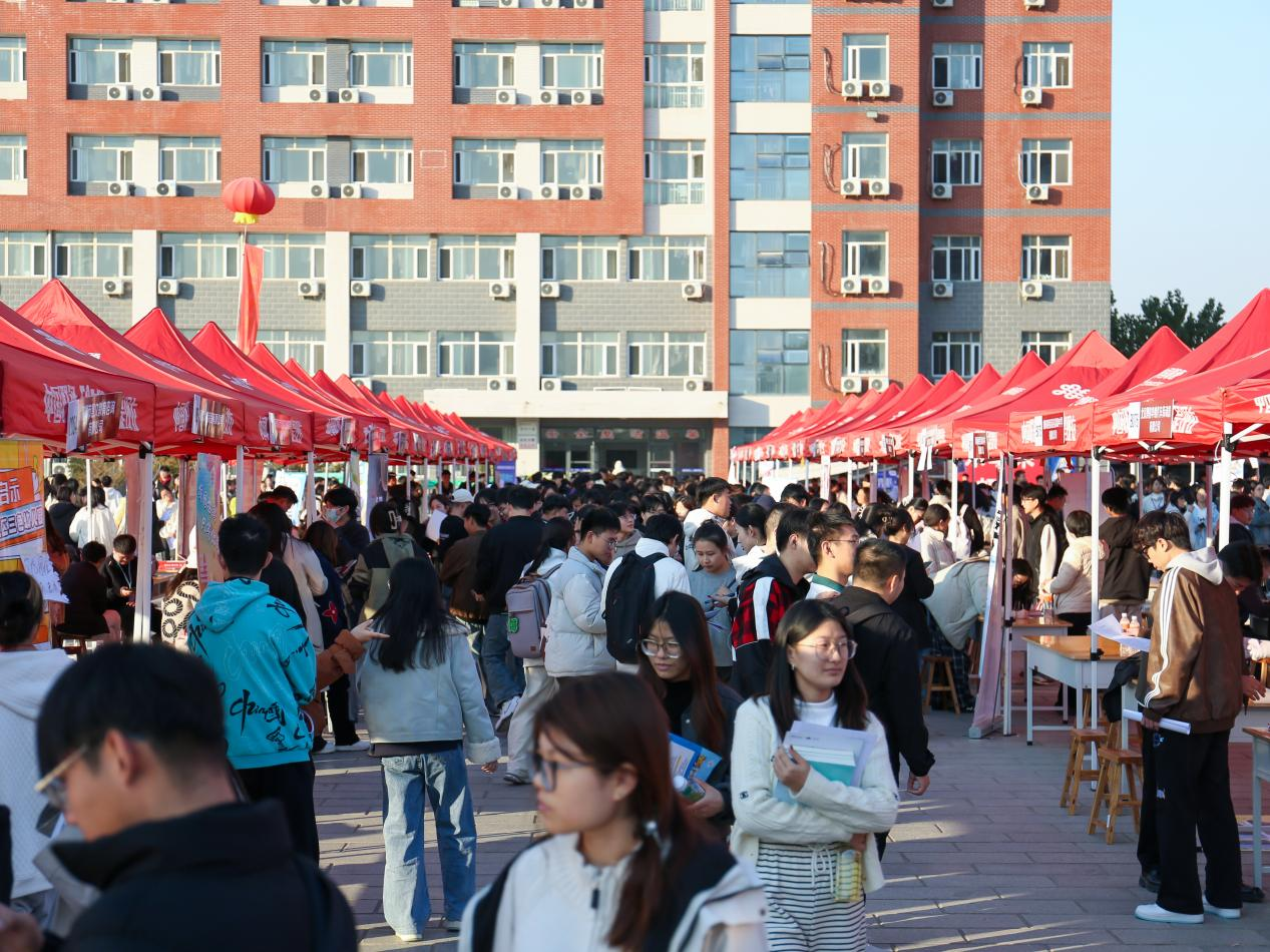 双秩芳华，逐梦金秋——必赢242net官网举办2026届毕业生秋季线下双选会