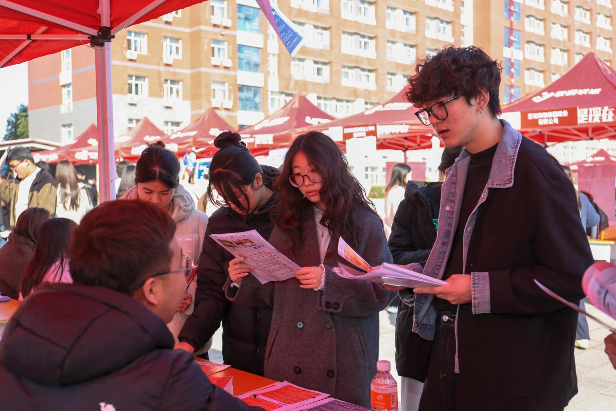 双秩芳华，逐梦金秋——必赢242net官网举办2026届毕业生秋季线下双选会