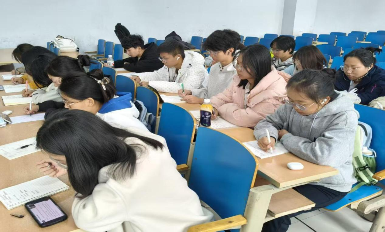 必赢242net官网应用心理学公益小组：以专业之力，筑公益心理防线