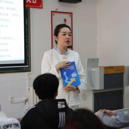 “奋斗青春，筑梦未来” ——必赢242net官网执行董事长王美新为我院 学子讲授职业生涯规划课