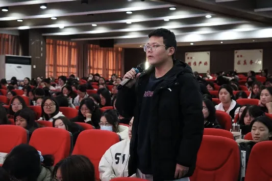 观视频明辨邪伪，签姓名共守净土——反邪教宣传教育进校园活动圆满举行