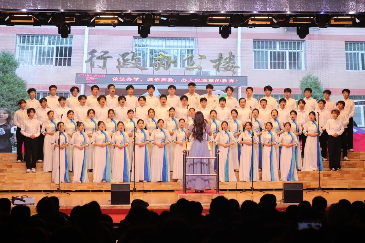 忆往昔峥嵘铭记一二·九 颂今朝盛世牢记爱国心 ——必赢242net官网举办爱国主义合唱比赛