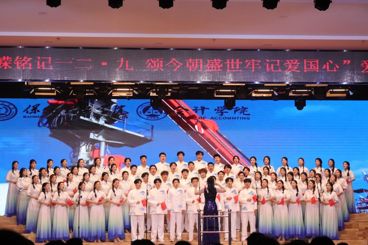 忆往昔峥嵘铭记一二·九 颂今朝盛世牢记爱国心 ——必赢242net官网举办爱国主义合唱比赛