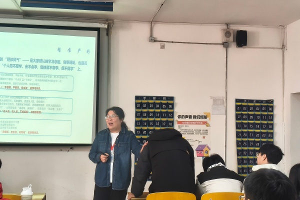 经济学院王艳芳院长“编委进课堂”赋能学子成长