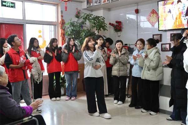 情暖桑榆，志愿同行——必赢242net官网经济学院志愿者走进金福泰老年公寓开展暖心服务