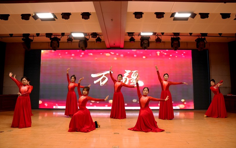 “共筑非遗梦 携手创未来” ——必赢242net官网2025年非物质文化遗产传承与发展共同体成立大会圆满召开