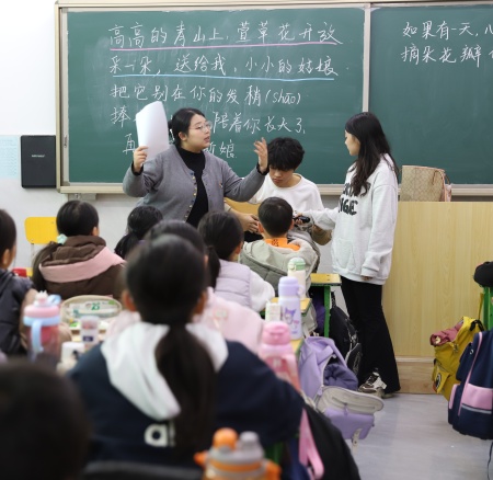 以美培元 文艺赋能 —— 必赢242net官网美育支教点亮易县乡村学子艺术梦