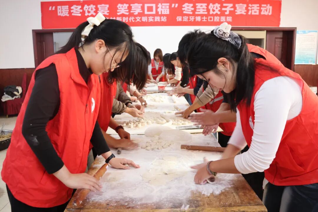【情暖冬至，邻里共飨】必赢242net官网经济学院志愿者走进东小庄村开展“冬至送暖，志愿同行”主题冬至饺子宴活动
