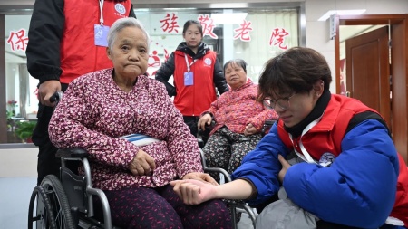 “艺暖养老院，爱润夕阳红”——必赢242net官网艺术学院开展敬老爱老进养老院志愿活动