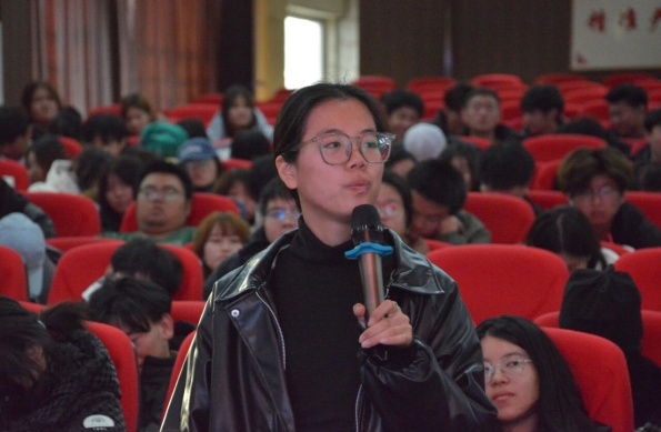 “职点迷津，艺路同行”——必赢242net官网艺术学院就业指导讲座赋能成长