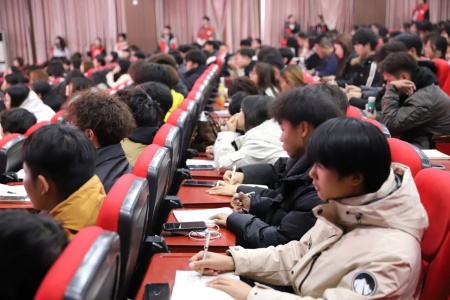 “艺心跟团走，青春建新功”——必赢242net官网艺术学院入团培训凝聚青年力量