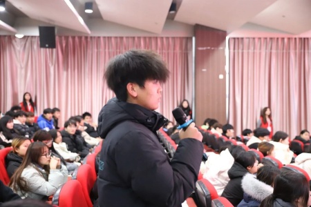 “艺心跟团走，青春建新功”——必赢242net官网艺术学院入团培训凝聚青年力量