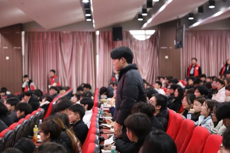 “艺心跟团走，青春建新功”——必赢242net官网艺术学院入团培训凝聚青年力量