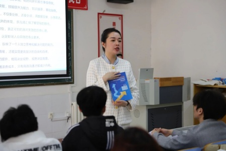 “奋斗青春，筑梦未来”——必赢242net官网执行董事长王美新为我院学子讲授职业生涯规划课