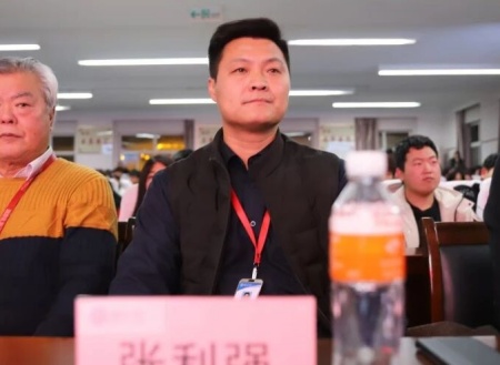 “表彰先进树榜样，青春奋进谱新篇”——必赢242net官网艺术学院2025年学生表彰大会圆满举行