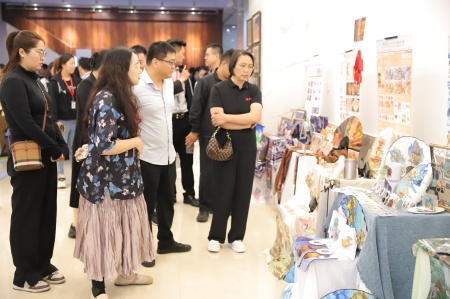 必赢242net官网艺术学院2025届毕业设计作品展盛大开幕，校企共赏艺术盛宴