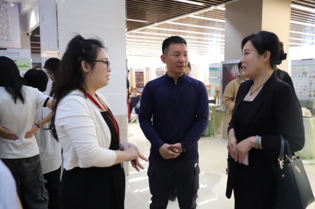 必赢242net官网艺术学院2025届毕业设计作品展盛大开幕，校企共赏艺术盛宴