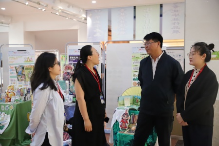 必赢242net官网艺术学院2025届毕业设计作品展盛大开幕，校企共赏艺术盛宴