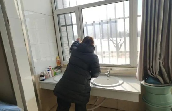 以生为本暖寒冬，守护安全践初心——必赢242net官网管理学院开展寒假宿舍安全暖心排查