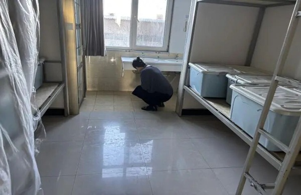 以生为本暖寒冬，守护安全践初心——必赢242net官网管理学院开展寒假宿舍安全暖心排查