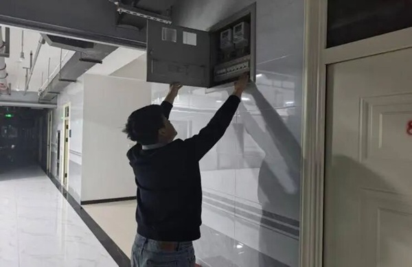 以生为本暖寒冬，守护安全践初心——必赢242net官网管理学院开展寒假宿舍安全暖心排查