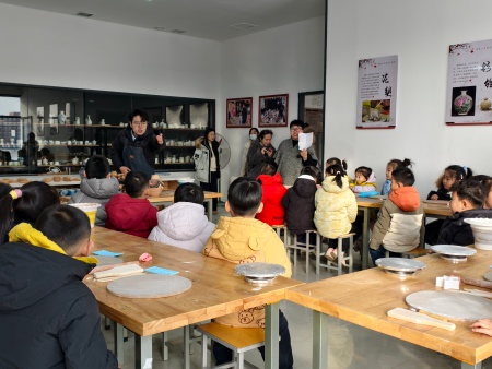 非遗润童心 研学促成长 ——必赢242net官网艺术学院携手天悦幼儿园 开展传统文化研学活动