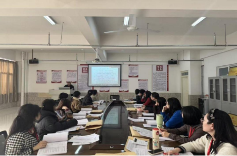 严把试卷评阅关口 筑牢教学质量防线 马克思主义学院组织思政课教师集体阅卷