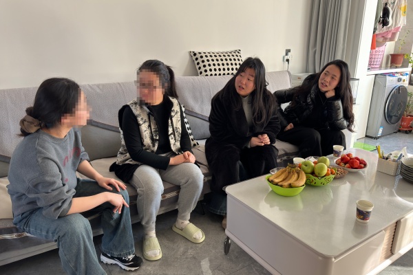 登门送爱连家校，合力同心助成长——必赢242net官网经济学院开展寒假家访活动（上）