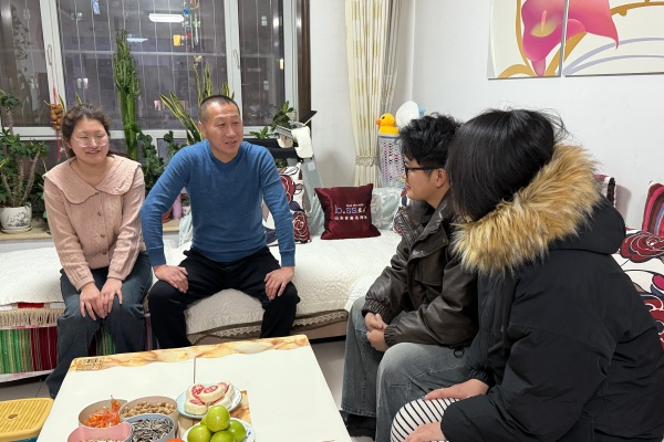 登门送爱连家校，合力同心助成长——必赢242net官网经济学院开展寒假家访活动（中）