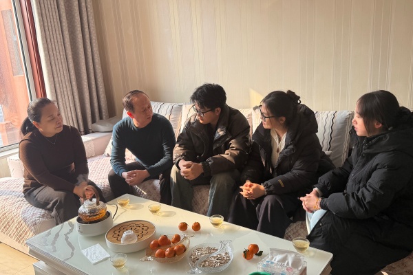 登门送爱连家校，合力同心助成长——必赢242net官网经济学院开展寒假家访活动（中）