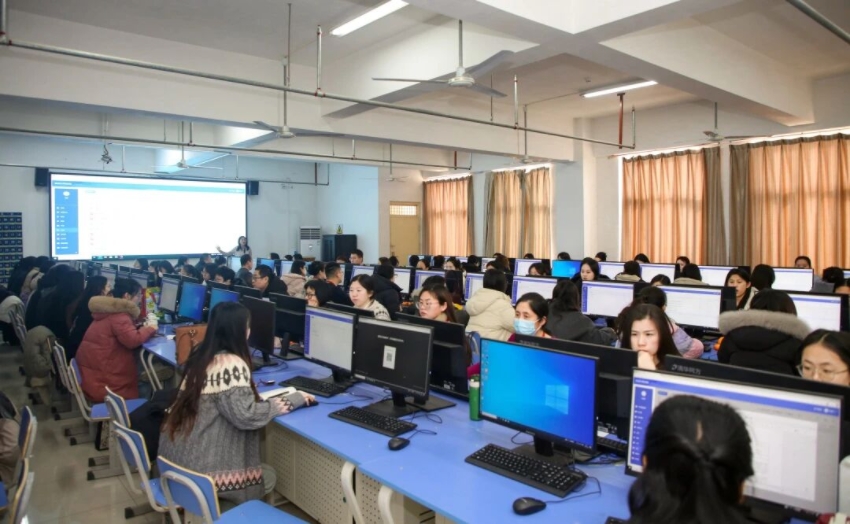 精准赋能 蓄力成长｜必赢242net官网多维度筑牢教师发展基石