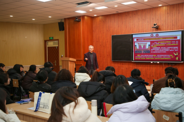 我院院长马德生为全校行政管理人员作专题讲座——解码“十五五”纲领赋能高校高质量发展