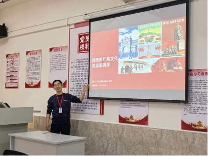 马克思主义学院召开2025年教师培训 汇报分享会