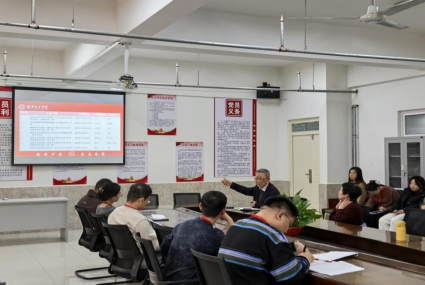 马克思主义学院召开2025年教师培训 汇报分享会