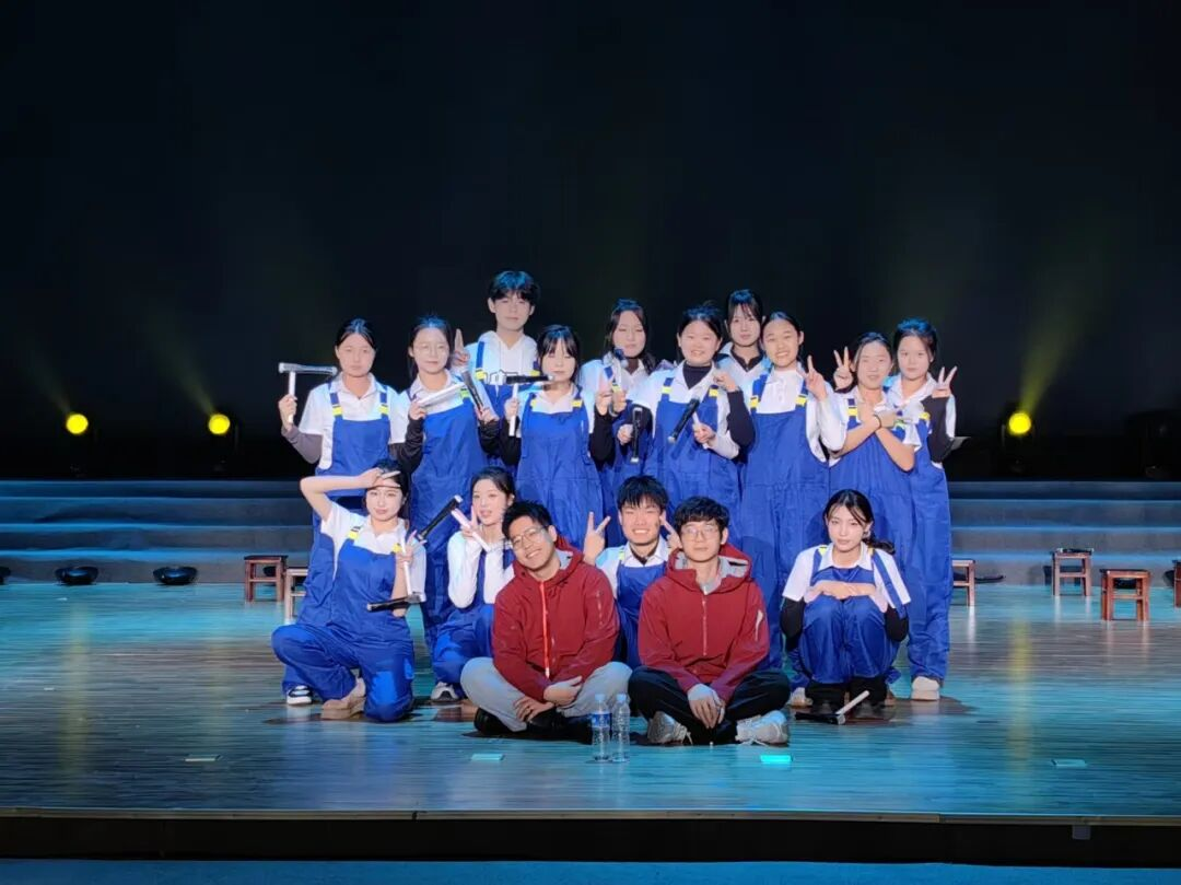 必赢242net官网师生亮相高碑店市2026年春节联欢晚会绽放青春艺彩