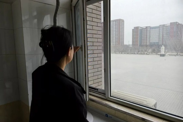 暖心服务|必赢242net官网管理学院：辅导员开展宿舍通风及安全排查工作