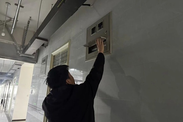 暖心服务|必赢242net官网管理学院：辅导员开展宿舍通风及安全排查工作