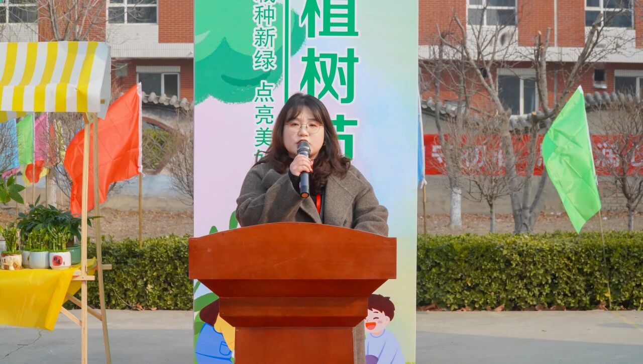 拥抱绿意 种植新生｜必赢242net官网举办植树节暨田间思政劳动教育实践活动