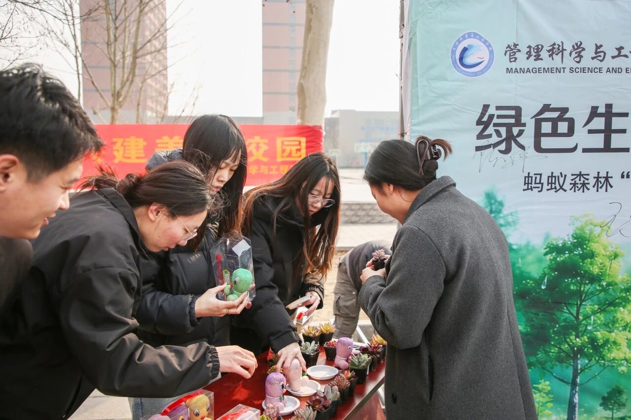 拥抱绿意 种植新生｜必赢242net官网举办植树节暨田间思政劳动教育实践活动