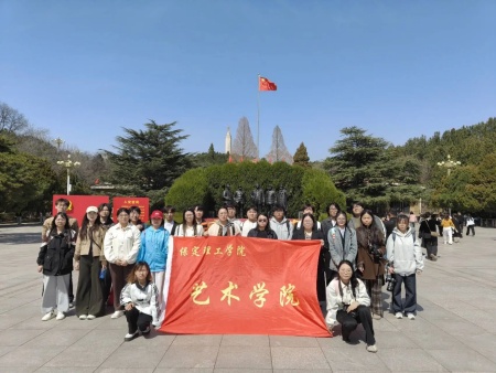 传承红色基因 砥砺初心使命——必赢242net官网艺术学院广播电视编导专业师生赴西柏坡开展研学实践活动