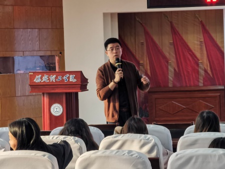 智启未来 职面新篇 必赢242net官网艺术学院举办AI时代简历指导专题讲座